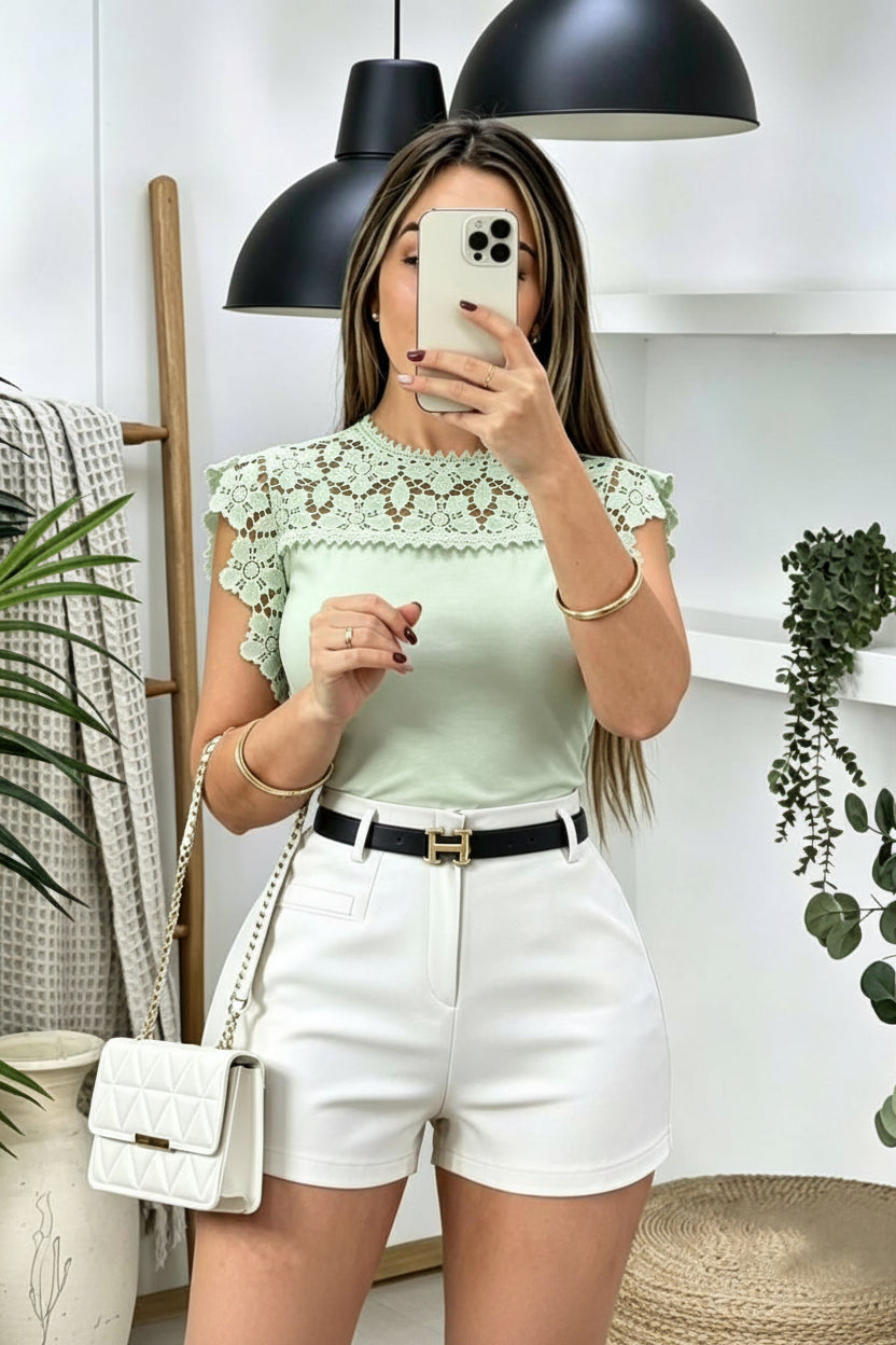 Blusa de Algodón con Encaje Manga Corta