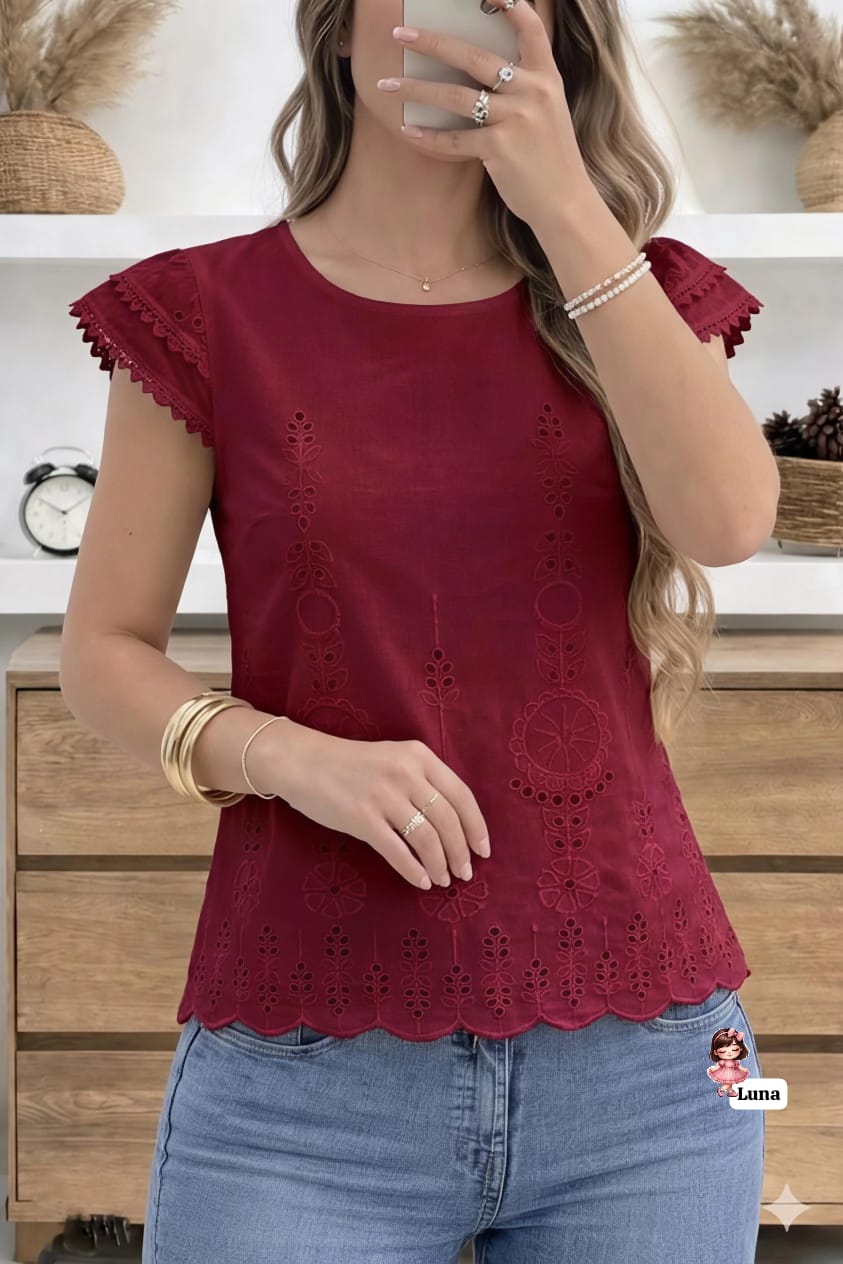 Blusa en Popelina con Ojalillo