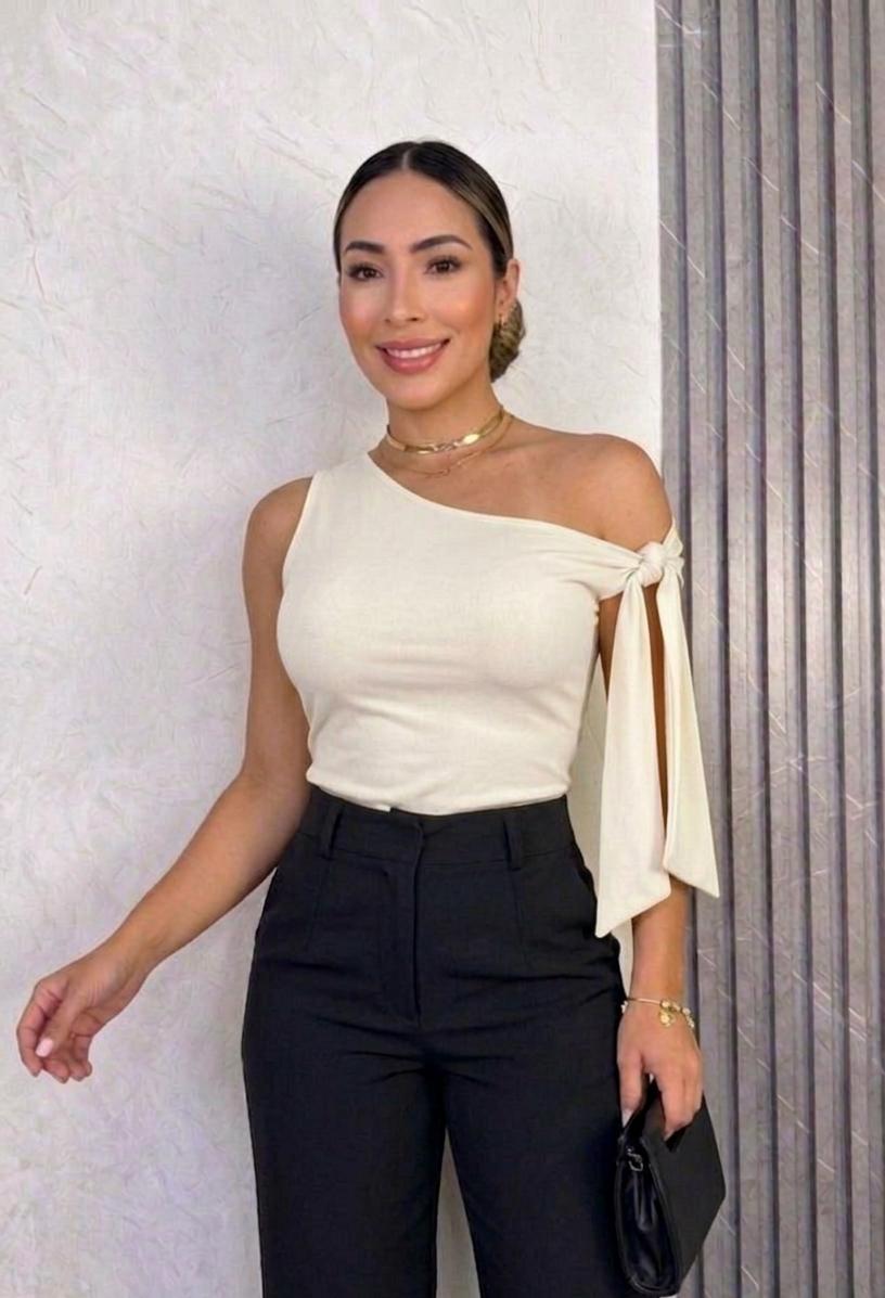 Blusa Asimétrica con Lazo de Lado en Polilicra Doble