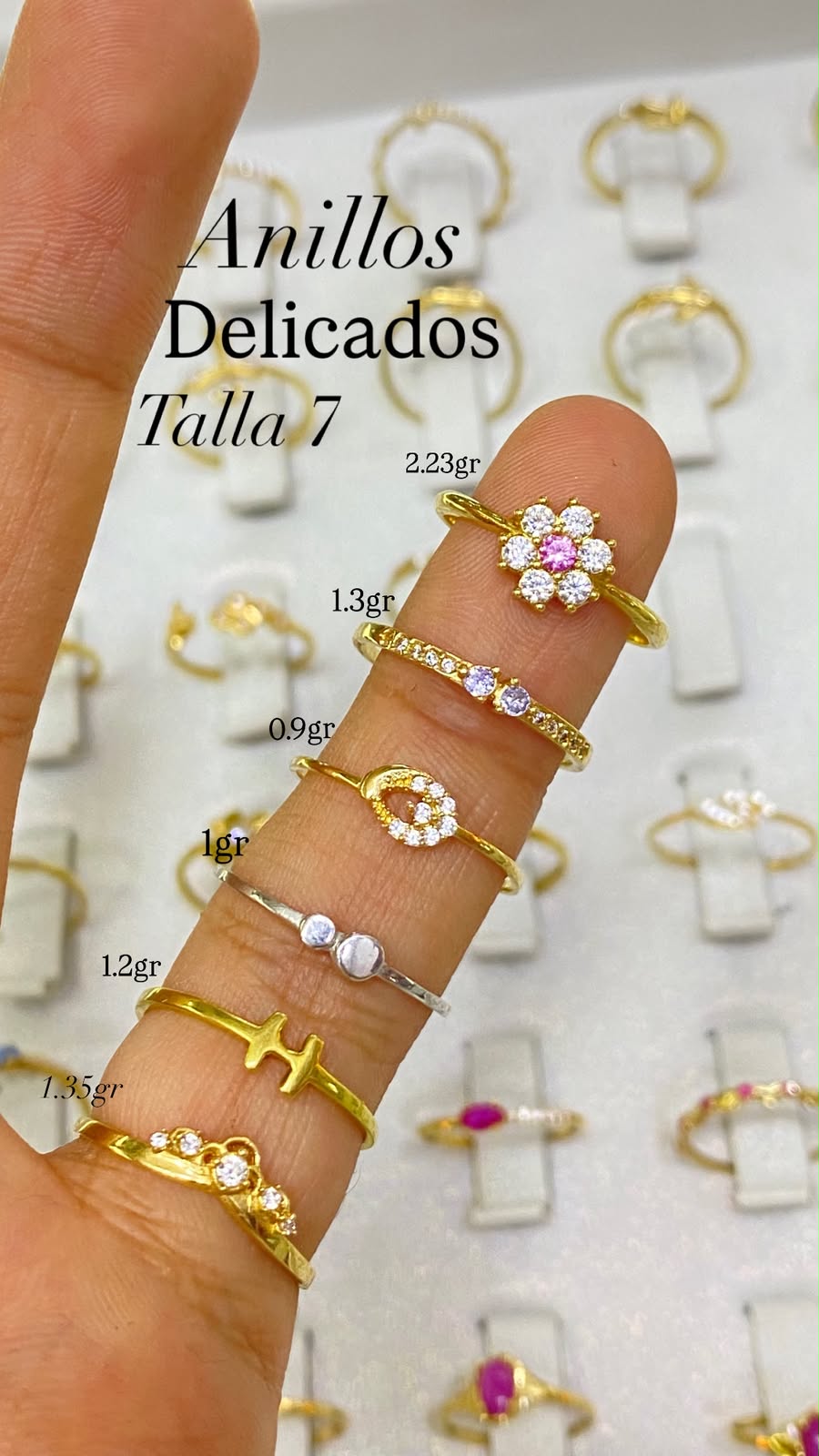 Anillo Femenino en Oro 18K con Piedras Preciosas